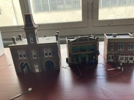 3 Set H0 Feuerwehr und Stadthäuser, Shops, mit Beleuchtung