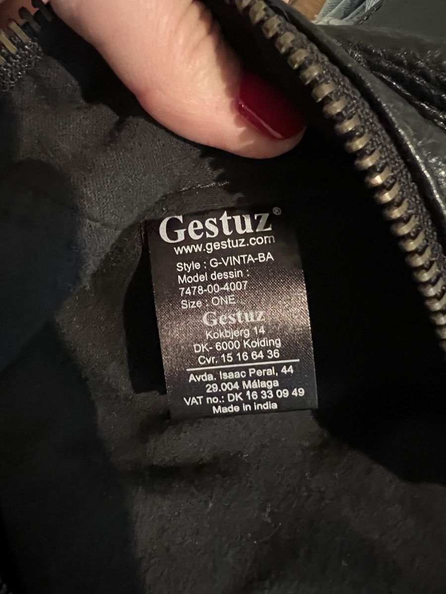 Taschen: Schwarze Echt-Ledertasche von Gestuz, neuwertig – Gebraucht aus Basel von evaelette 5