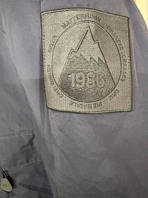 North Face Jacken: North Face Jacke Gr. M Anorak '86 Mountain – Gebraucht aus Schleinikon von kar_8ww7 4