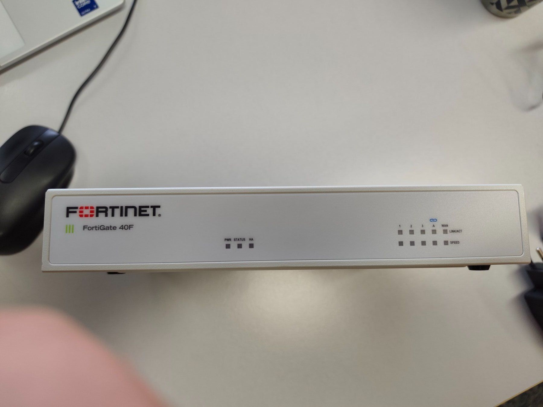 Firewall: Fortinet FortiGate 40F (Gerät Nr. 2/2) Hardware Firewall – Usato da Bern venduto da Swt0 5