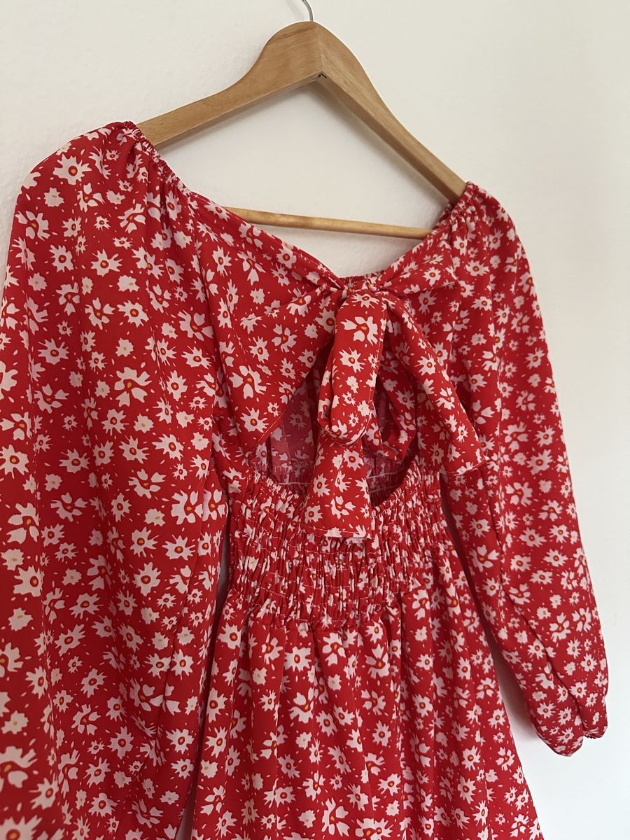 Kleider: Rotes Sommerkleid mit Blumenmuster – Gebraucht aus Stäfa von buecher10 3