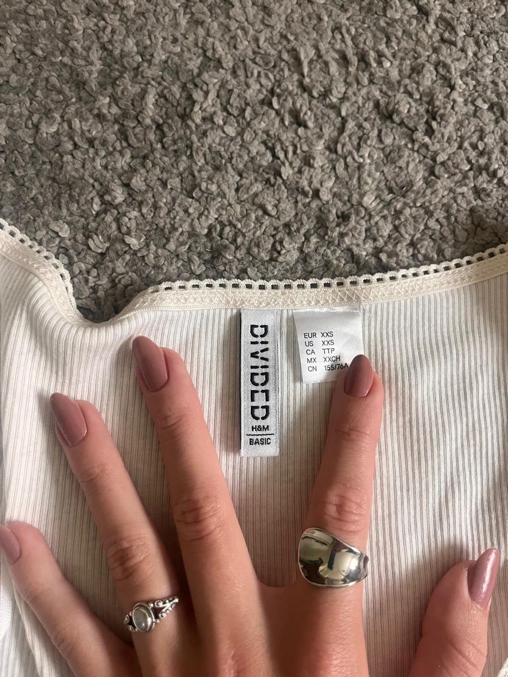 Camicette, T-shirt & Top: H&M Top – Nuovo (secondo la descrizione) da Steffisburg venduto da ria_8kvp 2