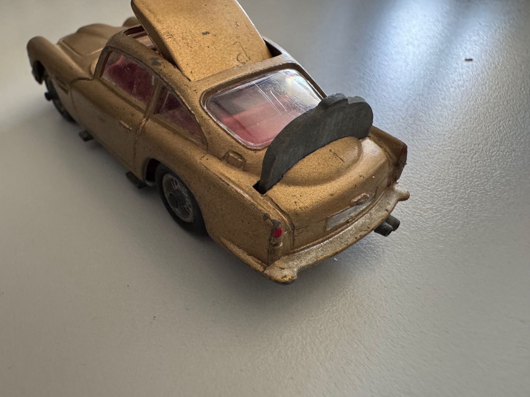 Corgi Toys Modellini d'auto: Aston Martin DB5 – Usato da Court venduto da Cedos 2