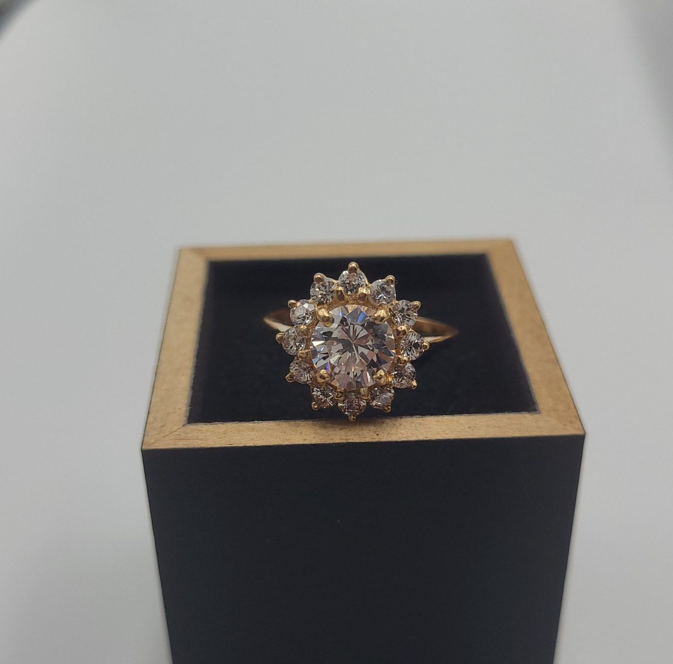 Anelli: Gold 585 Ring Mit Steine – Usato da Wald ZH venduto da Dasilver