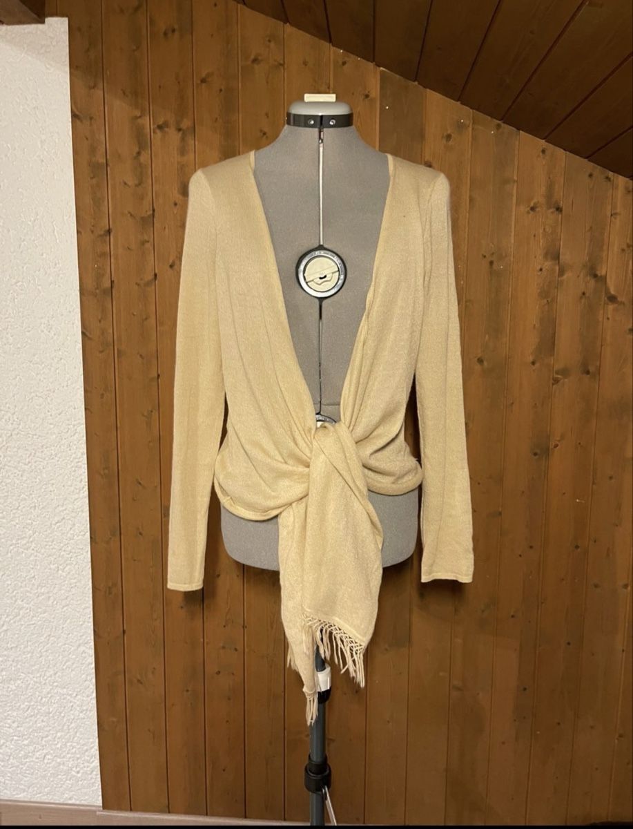 Top: St. John 100% Cashmere Top – Usato da Schattdorf venduto da Remligand 1