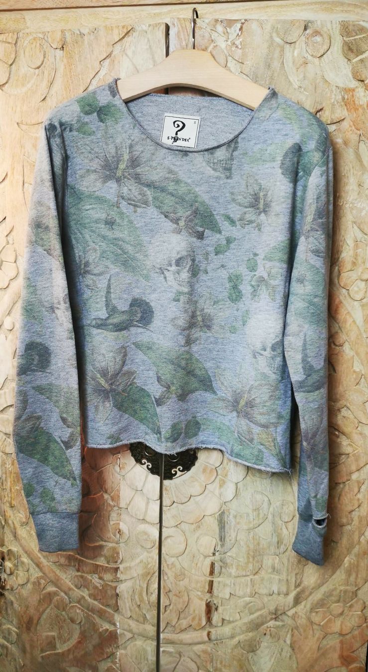 Maglioni & Felpe: Pullover Sweater mit Print Blumen Totenkopf, Top Zustand - S – Usato da Wettingen venduto da JasminL92-2