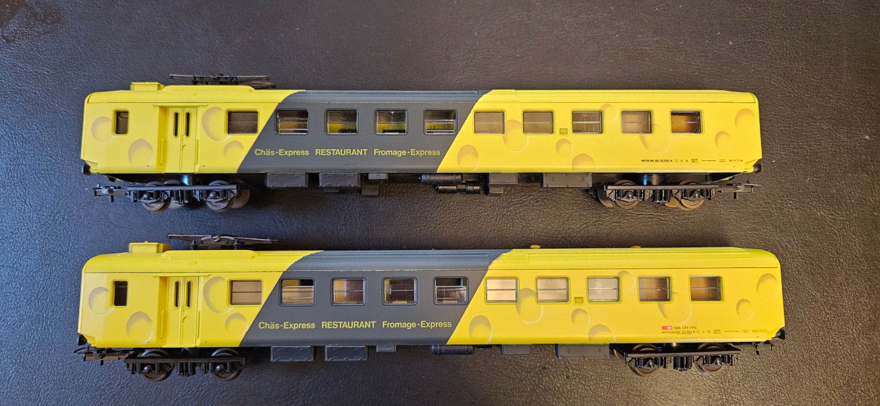 Lima Modellini di ferrovie: 2 Lima Chäs Express Speise Wagen – Usato da Oetwil am See venduto da the_wfl6