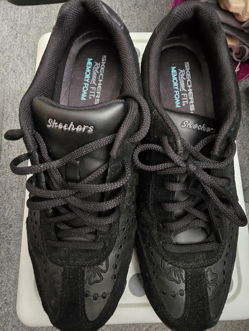 Skechers Damenschuhe: Skechers Schuhe  – Neu und originalverpackt aus Schleitheim von nussknacker2000