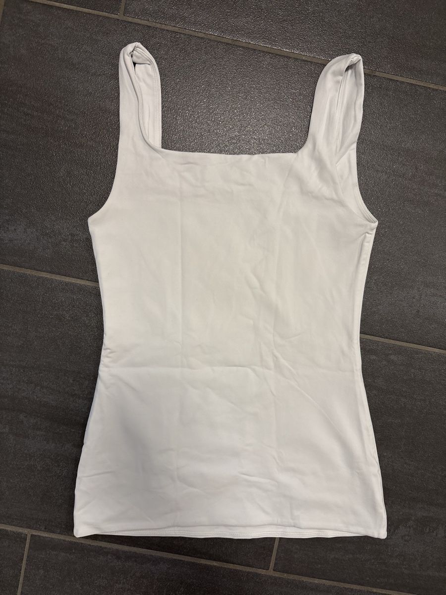 Aritzia Top: Aritzia Contour Squareneck Hip Tank S – Usato da Rümlang venduto da svent 9