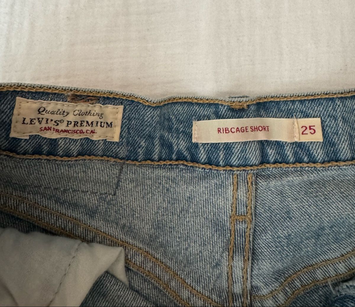 Levi's Jeans: Jeans Shorts Levis Gr. 25 – D'occasion à Aarau par beckywhite 1