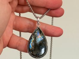 Collier avec pendentif labradorite forme goutte