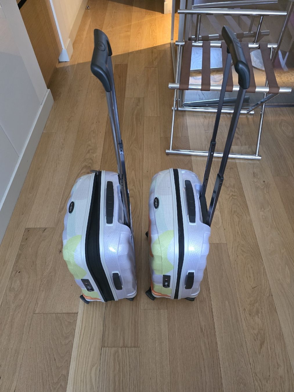 Samsonite Valigie: 2 x Samsonite Colourburst, Spinner 55 cm / Expandable Limite – Nuovo (secondo la descrizione) da Zürich venduto da auctionhero 2