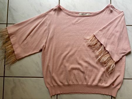 Guess pink top with feathers Like new M