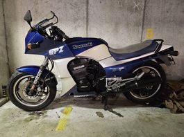 Kawasaki GPZ 900 R A1