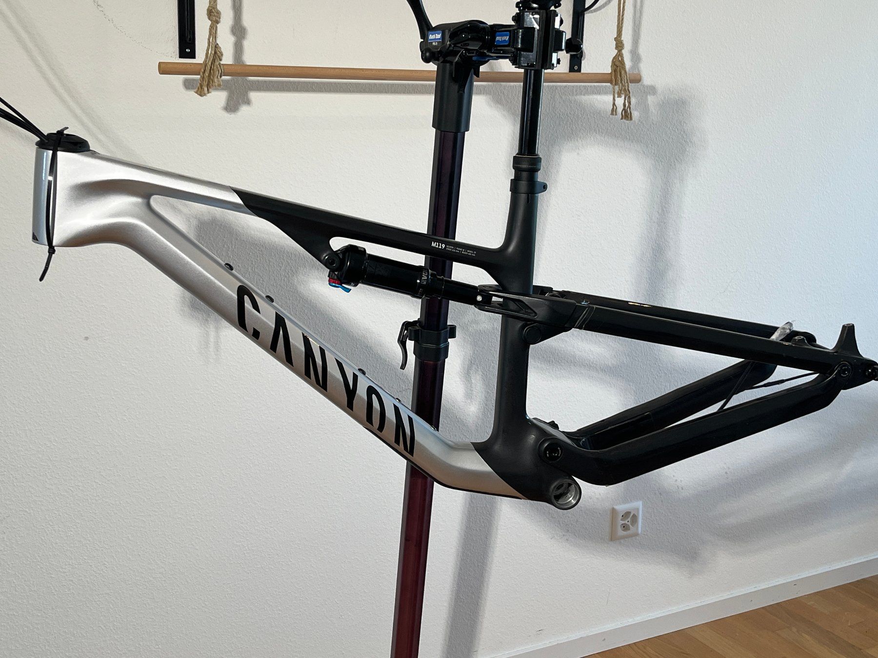 Canyon Ersatzteile: Rahmen Canyon Neuron CF8 2023 Gr. M – Gebraucht aus Basel von baselart