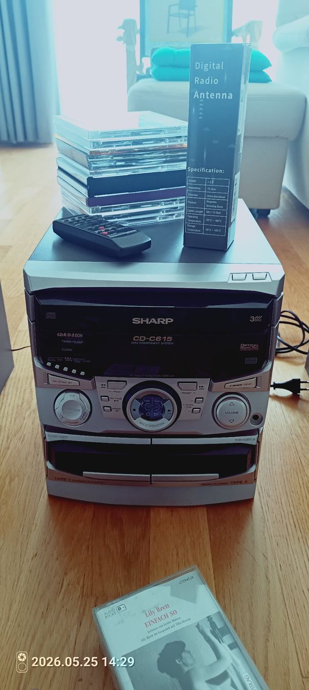 Sharp Radio: Sharp CD-C615 Stereoanlage mit 3fach CD Wechsler – Usato da Rheinfelden venduto da fencingline 1