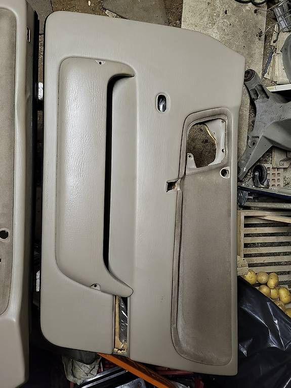 Tutti pezzi di ricambio auto: Saab 9000 Belüftete Türtafeln – Usato da Elsau venduto da ZOLOLI 1