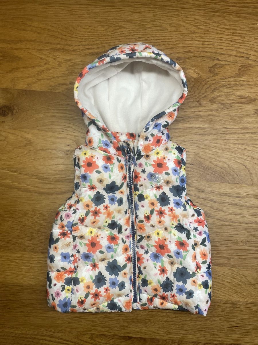 Zara Sonstige Mädchenkleider: Gilet Grösse 74 – Gebraucht aus Willisau von lar.ssa
