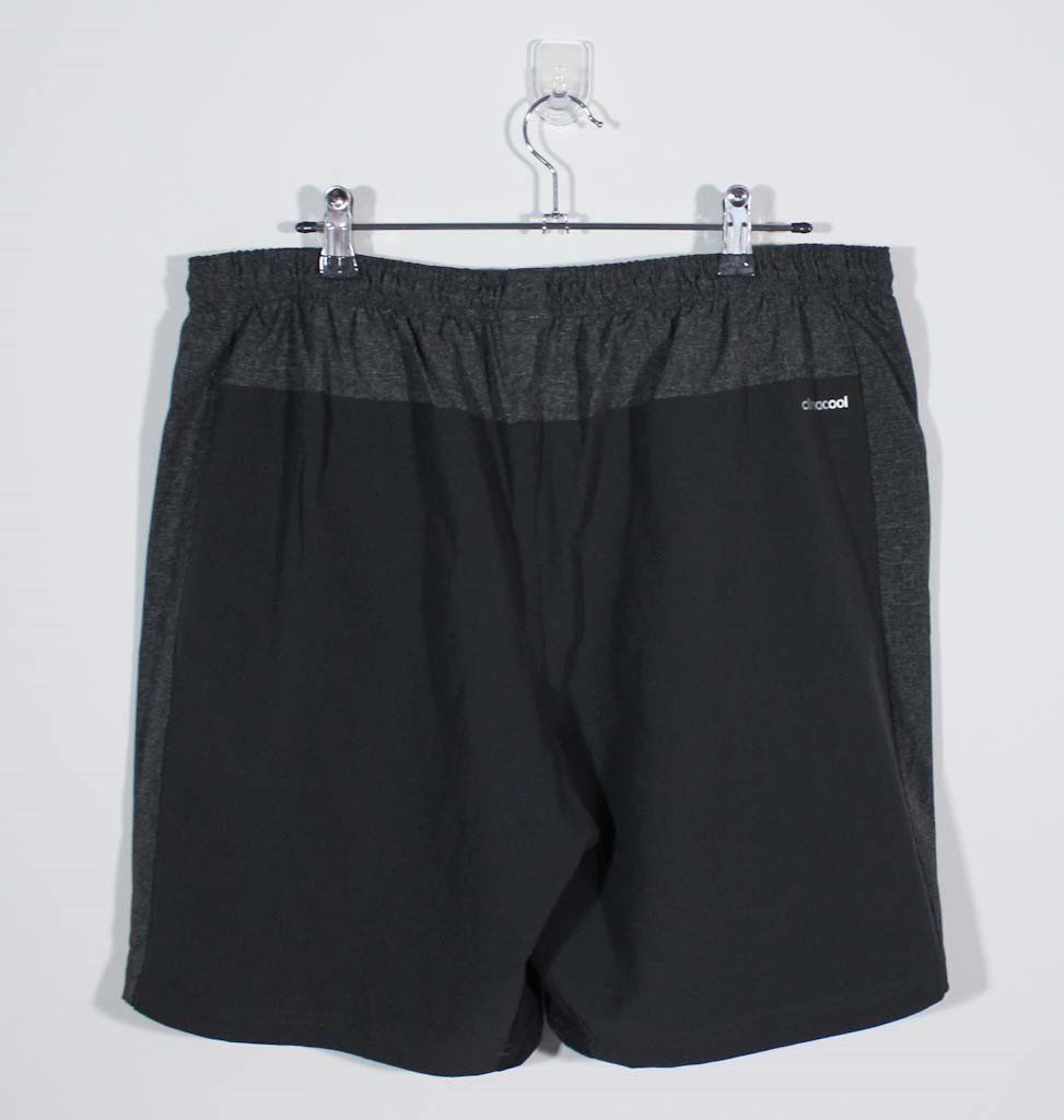 Adidas Pantaloni: adidas Shorts Gr. L – Usato da Belp venduto da caramel-secondhand 1