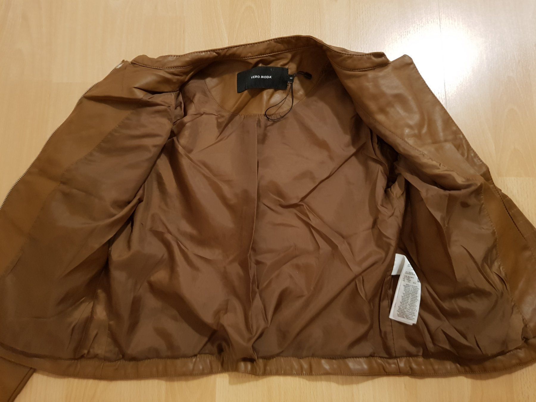 Vero Moda Giacche: Neue kurze Kunstlederjacke von Vero Moda – Nuovo (secondo la descrizione) da St. Gallen venduto da 1811123 2