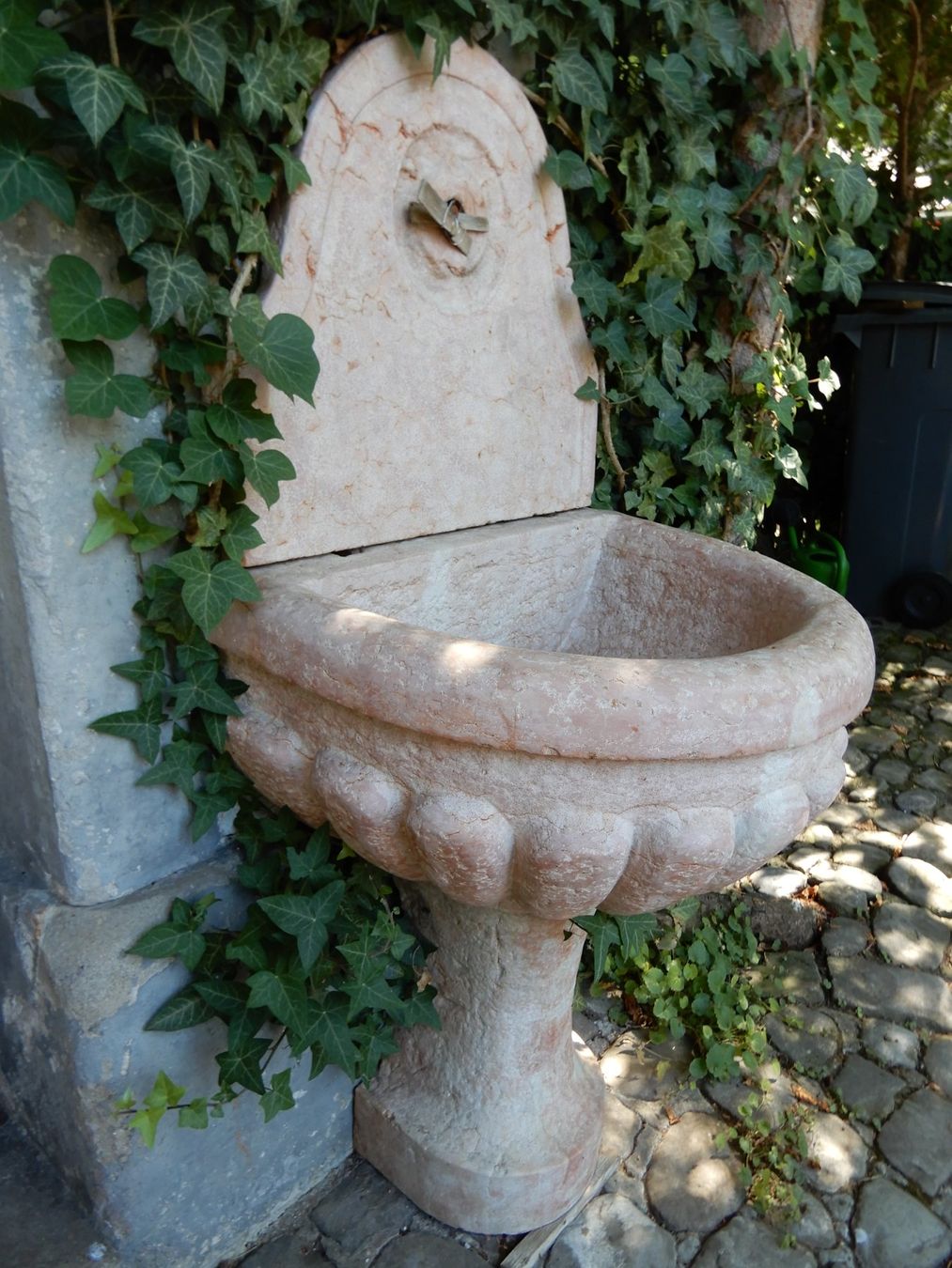 Teiche & Zierbrunnen: Marmor Brunnen – Gebraucht aus Zürich von reg_2jf8 1