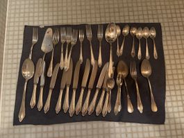 Lot de couverts acheté en brocante