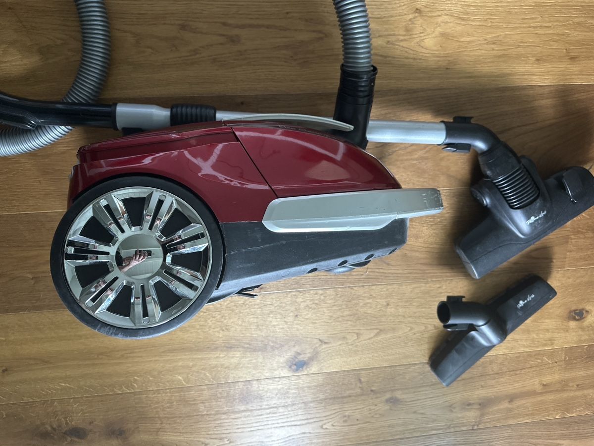 Staubsauger & Zubehör: Staubsauger Aevon Elite Clean 3.1 rot/silber – Gebraucht aus Niederhasli von spiff67 1