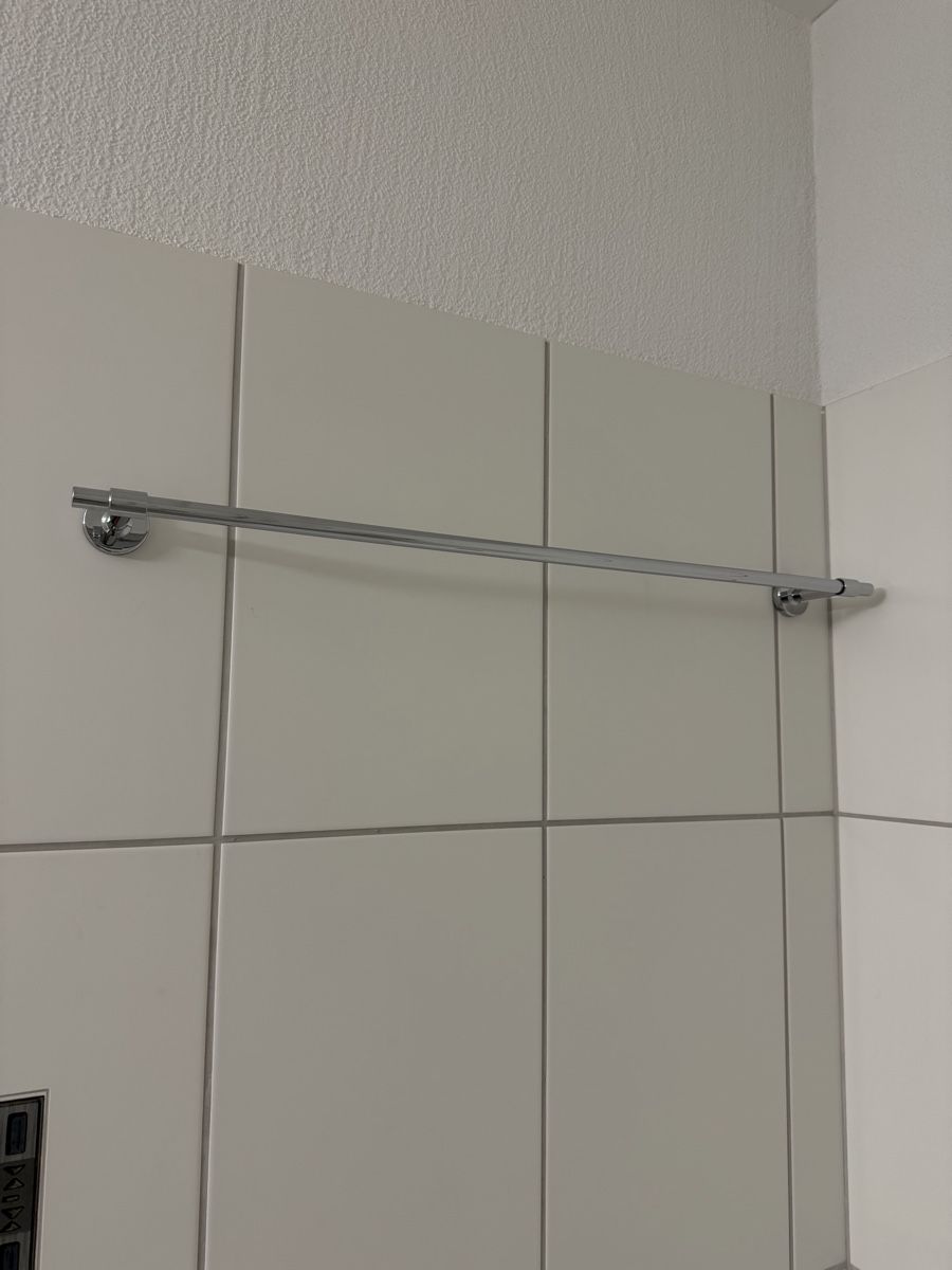 Portes-serviettes: Handtuchhalter – D'occasion à Chur par Mabaum