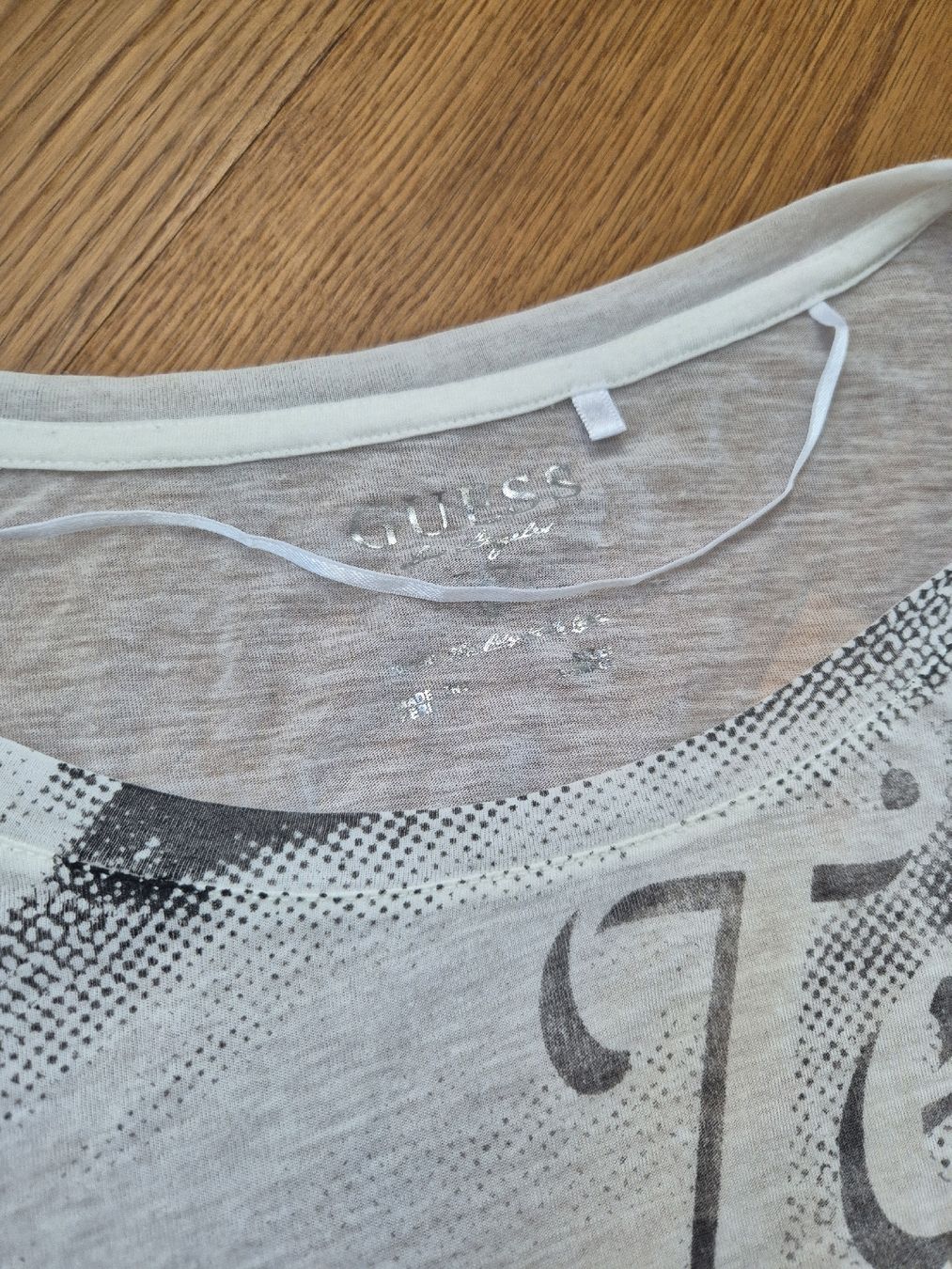 Guess T-shirt: Guess Shirt – Usato da Feusisberg venduto da cts_55rn 2