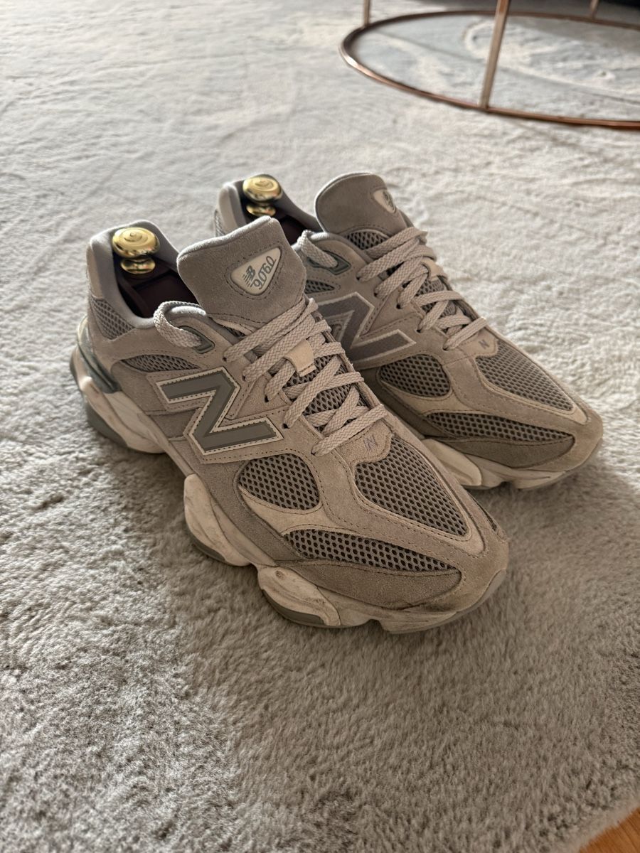 New Balance Chaussures hommes: New Balance 9060 Grau Grösse 44.5 – D'occasion à Embrach par Dmoney