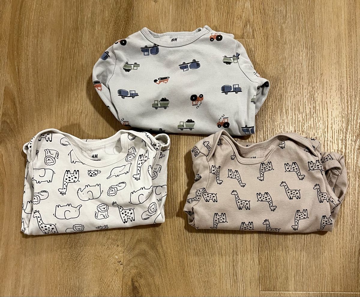 H&M Lotti & Set di vestiti: H&M Babybodys, Größe 86, 3er-Pack – Usato da Zürich venduto da GOJ_fr6c 3