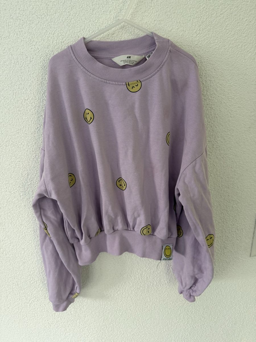 H&M Pulls & Sweat-shirts: H&M Pullover SmileyWorld lila Grösse 146/152  – Neuf (Voir description) à Freidorf TG par nad_fxh7