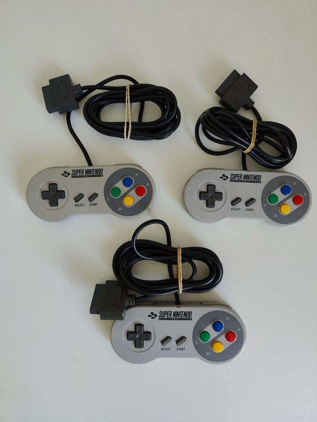 Nintendo Consoles: Super Nintendo SNES inkl. drei Controller und Kabel – D'occasion à Dintikon par Nightcom 6