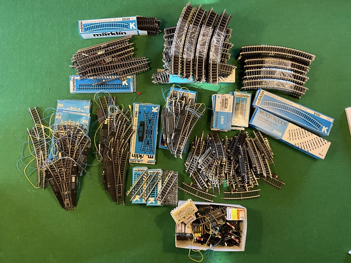 Märklin Modellini di ferrovie: Märklin HO K- Gleise grosse Sammlung! – Usato da Reichenbach i. K. venduto da Muus4