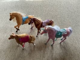 1 Barbie Einhorn und 3 Pferde