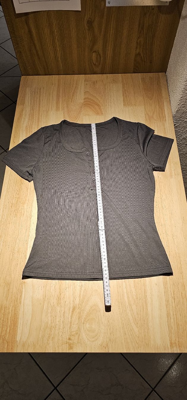T-shirt: Graues Stretch Shirt Gr. L – Usato da Azmoos venduto da Jadejo 1