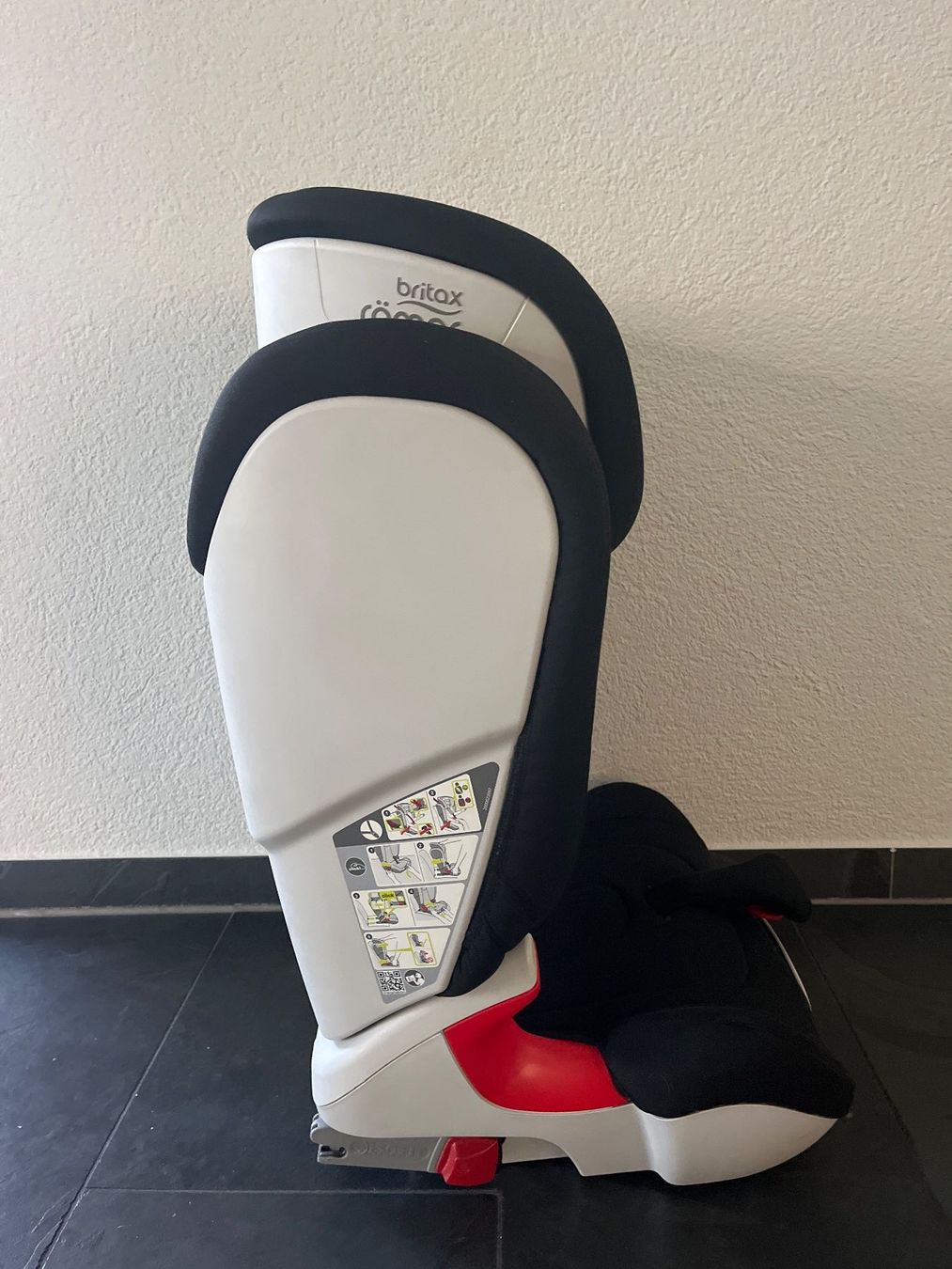 Britax Römer Seggiolini per auto: Römer Kidfix II XP - BR cosmos black – Usato da Bergdietikon venduto da sanhol 2