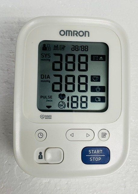 Omron Attrezzature mediche: Blutdruckmessgerät OMRON M3 – Usato da Oberrieden venduto da Ket25 1