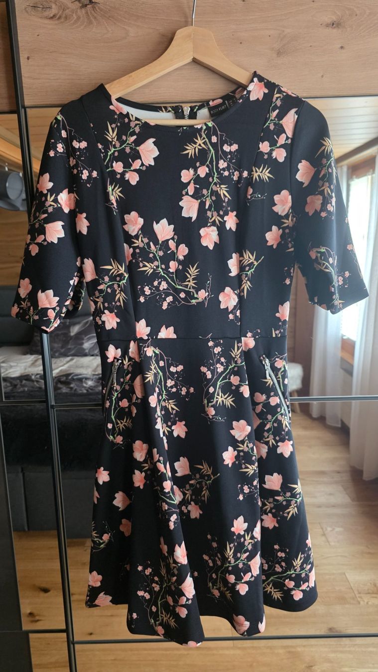Kleider: Kleid schwarz geblümt Grösse 38 - neu – Neu (gemäss Beschreibung) aus Kandersteg von nvo_65py
