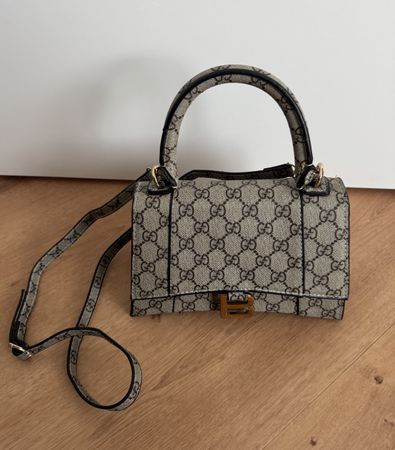Damen Handtasche mit spezieller Ausführung.