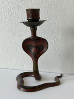 Sculpture- Bougeoir cobra en métal, ciselé décor émaillé
