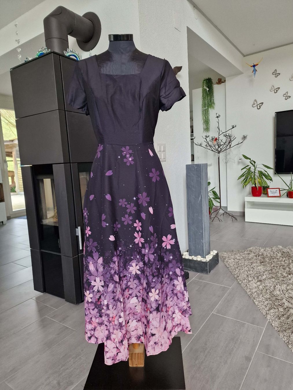 Kleider: Elegantes Kleid mit Blumenmuster NEU – Neu (gemäss Beschreibung) aus Wil  AG von Kfloh 2