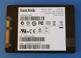 Kleine SanDisk SSD-Festplatte (2.5")