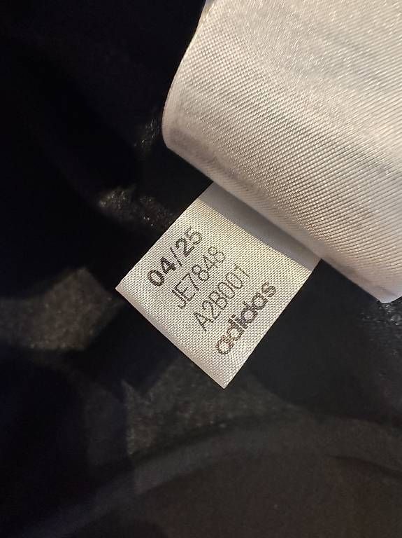 Maglioni & Felpe: Adidas Hoodie/ Pullover Grösse S  – Usato da Schlieren venduto da schiggiZH 3