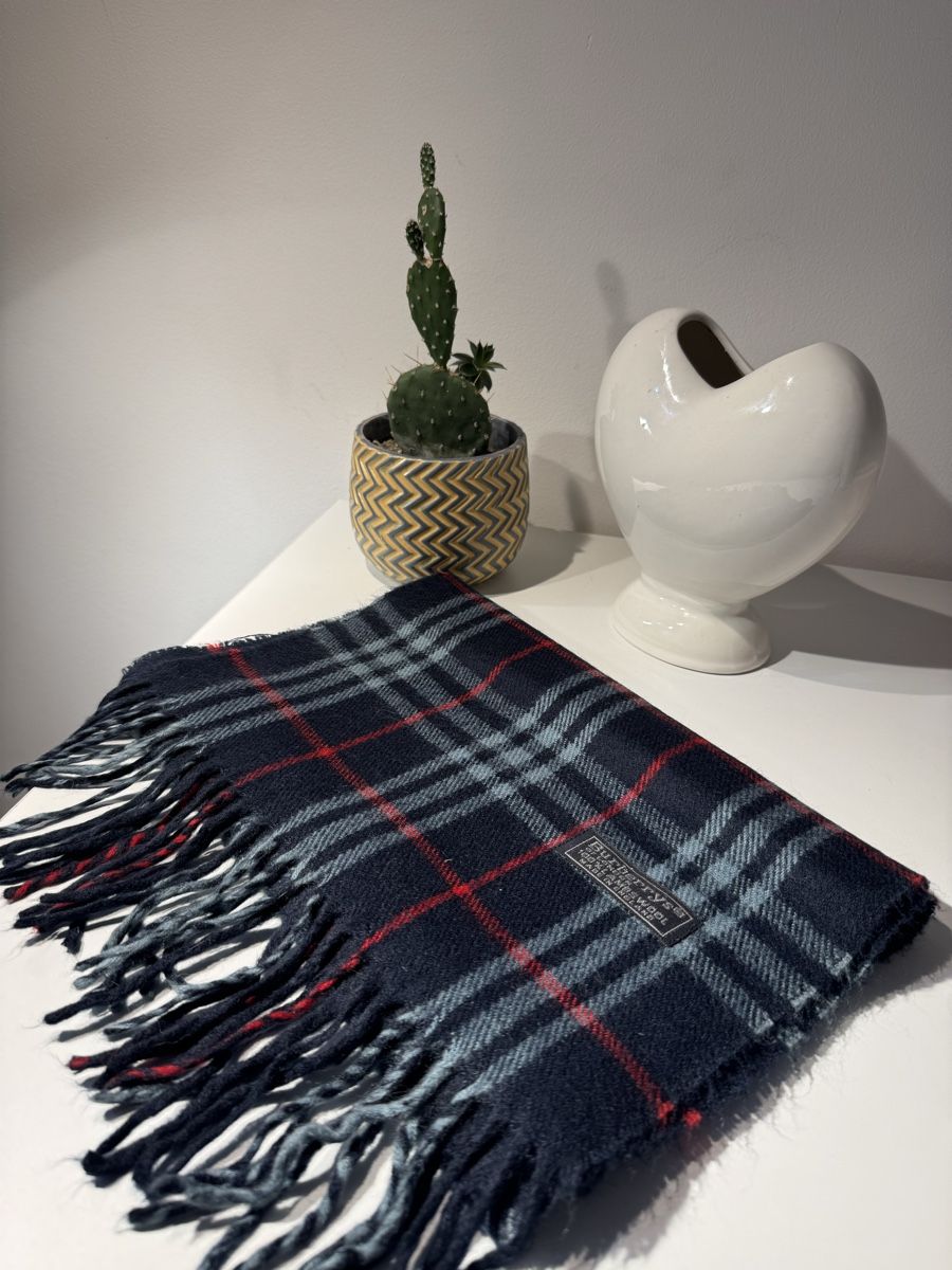 Burberry Foulard & Sciarpe: Écharpe Burberry originale – Usato da St-Maurice venduto da Nikitas_P 2