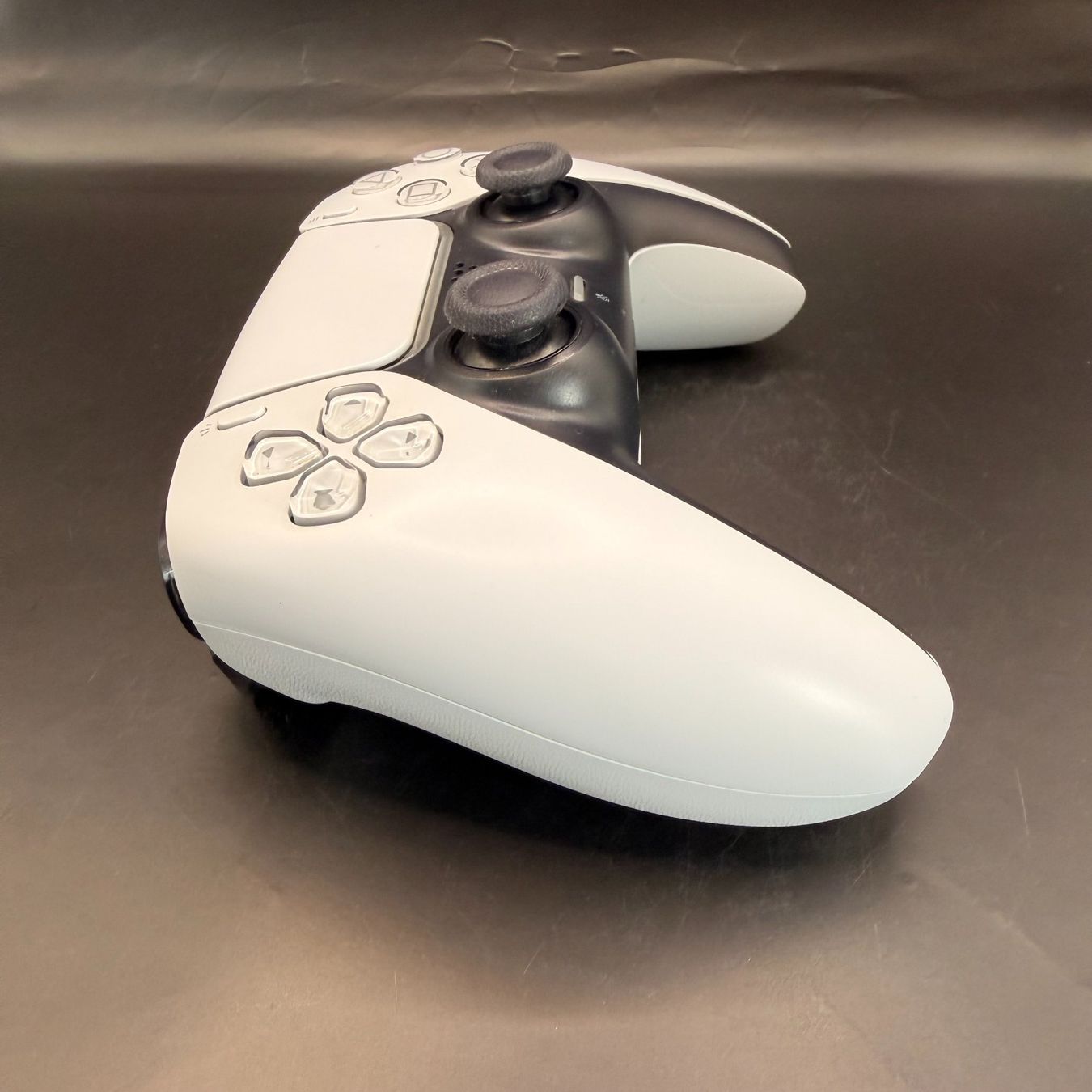 Sony Controller: PlayStation 5 DualSense Controller Weiss/Schwarz – Usato da Düdingen venduto da Nerdworld 4