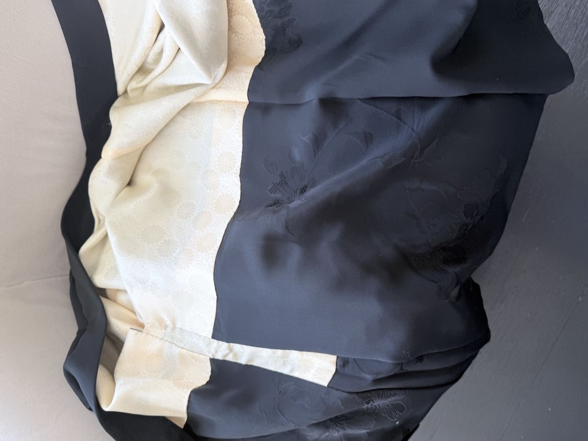 Art international: Black Kimono Jacket Floral Pattern Silk Blend Size M – Neuf (Voir description) à Zollikon par houseofsamar 1
