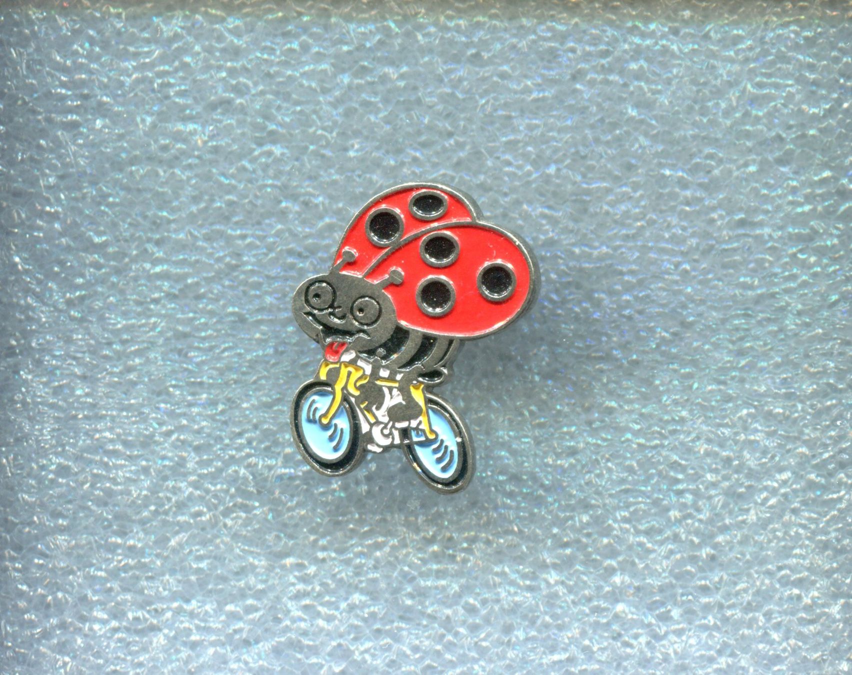 Plaketten & Abzeichen: BLICK Käfer  RADFAHRER – Gebraucht aus Winterthur von Sammleroase