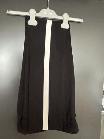 Schwarze Damen Hose mit weissem Streifen