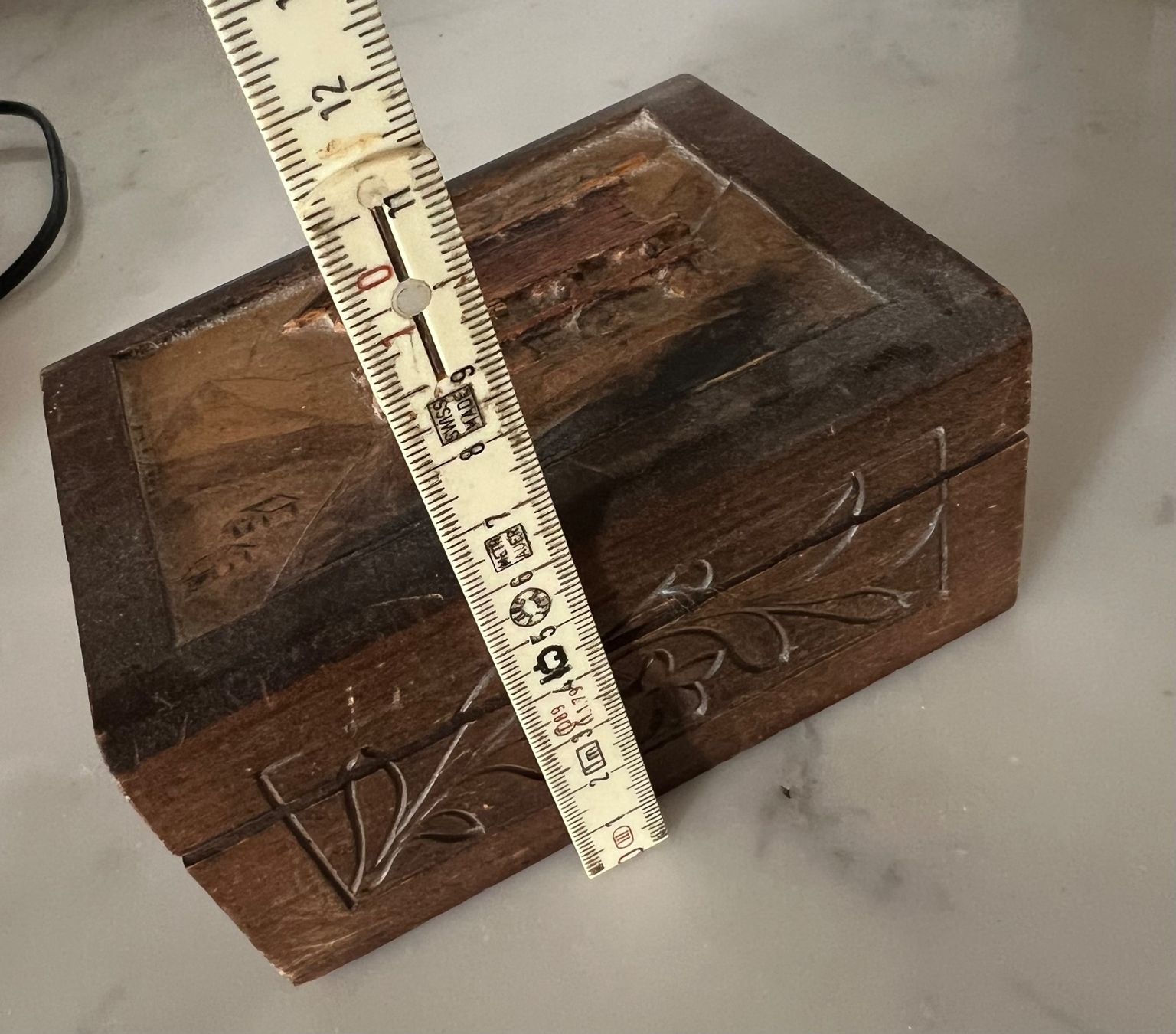 Pots: Boite en bois avec gravure – D'occasion à Neuchâtel par kat_n6gp 3